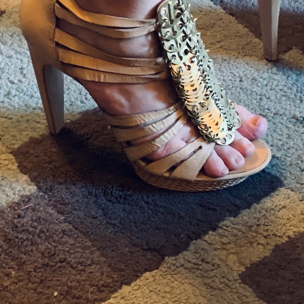 Nice sandals - Picture 2 of 8